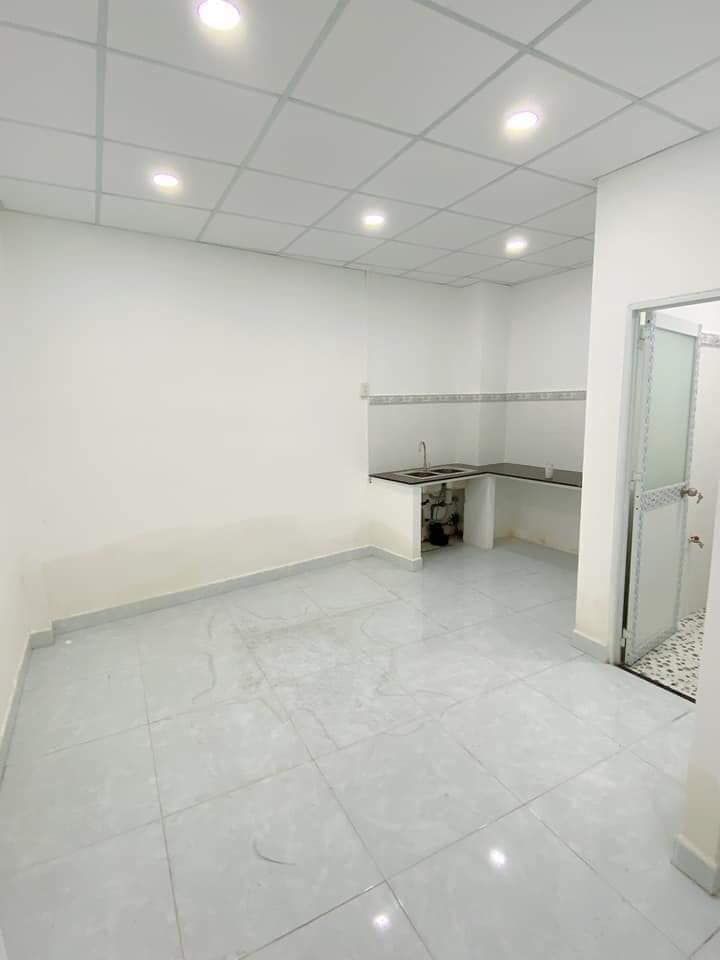BÁN NHÀ: Tôn Đản quận 4 DT 60m2 ngang 3 dài 19 3,7 tỷ gần đường lớn ,chợ, trường học.