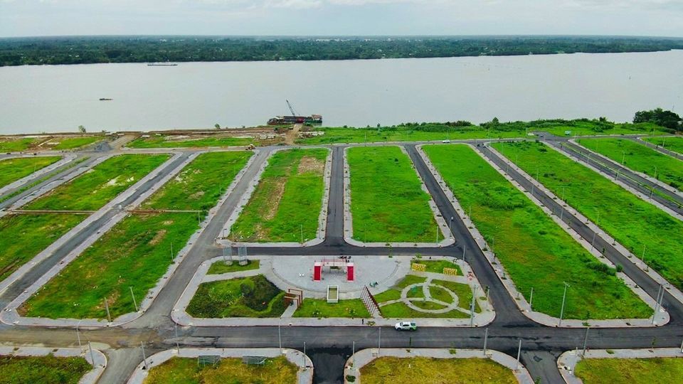 CẦN BÁN GẤP ĐẤT NỀN GẦN CHỢ ĐẦU MỐI NÔNG SẢN Mặt tiền Quốc Lộ 91C Gần cụm KCN Massan