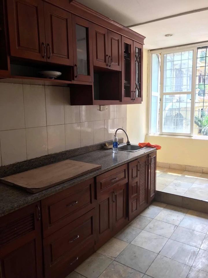 Chính chủ cho thuê Tập thể Tại Ngõ Văn Chương. Khâm thiên. Đống đa. Hà nội. Diện tích 75m2 bao