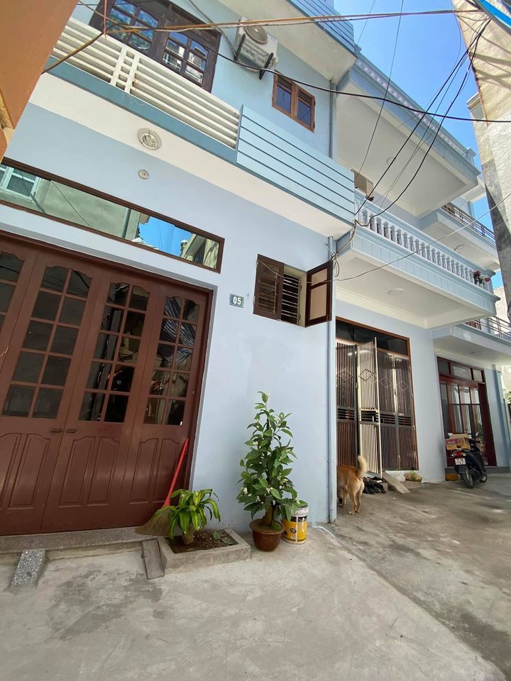 Bán nhà 3 tầng xây dụng kiên cố chắc chắn cách phố chính bồ xuyên chỉ tầm 20m, ngõ trước nhà 3,54m