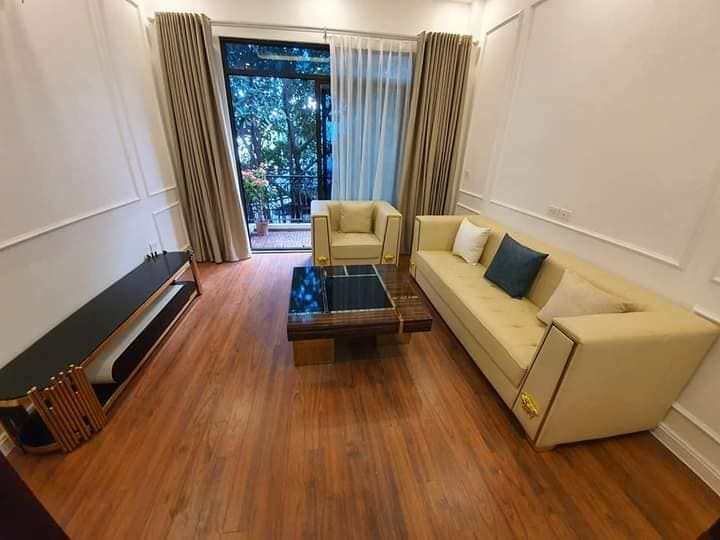 GẦN Ô TÔ NGÕ VÀO NHÀ BA GÁC SÂN CHUNG RỘNG HỘ KHẨU HAI BÀ Nhà đẹp lung linh, chắc chắn