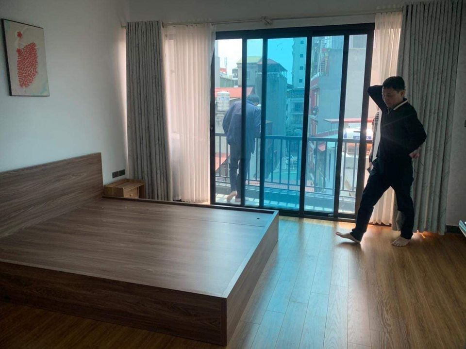 Chính chủ cho thuê căn hộ cực đẹp phố Giang Văn Minh có ban công cực thoáng mát nhé DT 80m