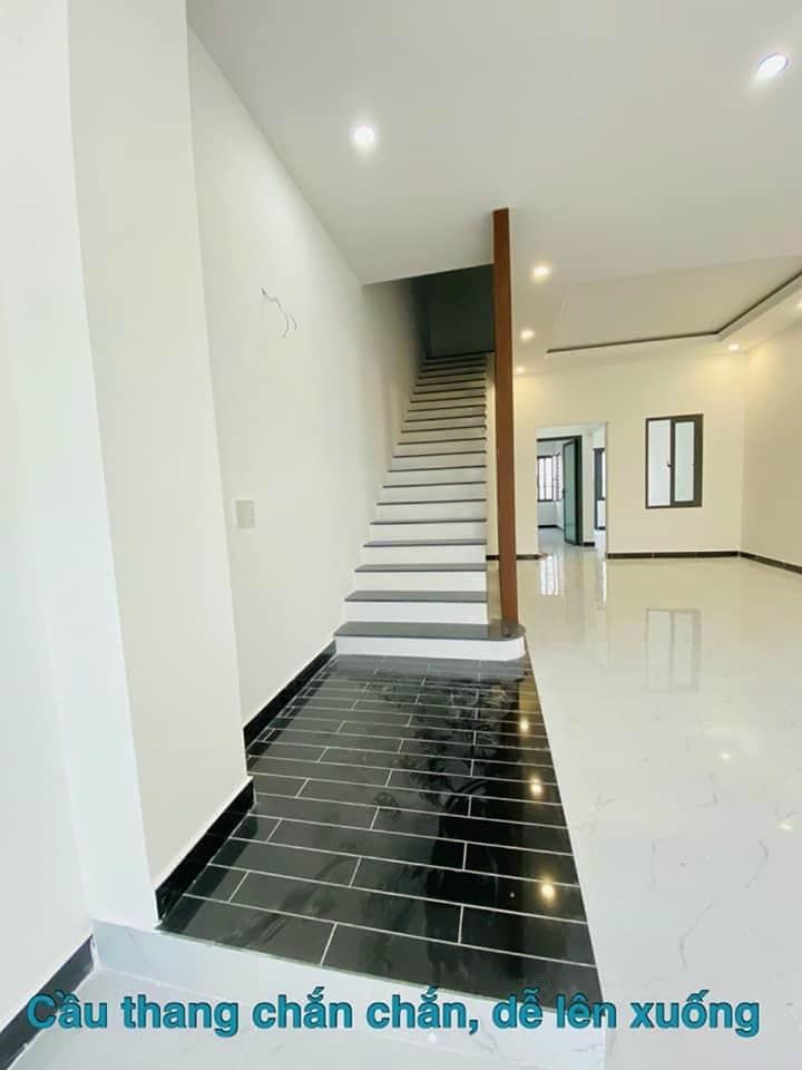 NHÀ TRỆT LẦU MẶT TIỀN PHẠM HÙNG GẦN C.A PHƯỜNG 8 Diện Tích Đất Ngang 5 Dài 23