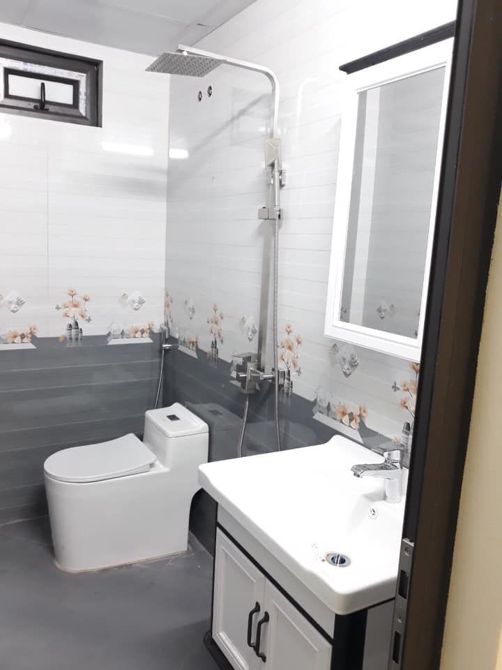 Chính chủ gửi bán 2 căn nhà 3 tầng đang hoàn thiện trung tâm phường Kỳ Bá Hướng đông nam