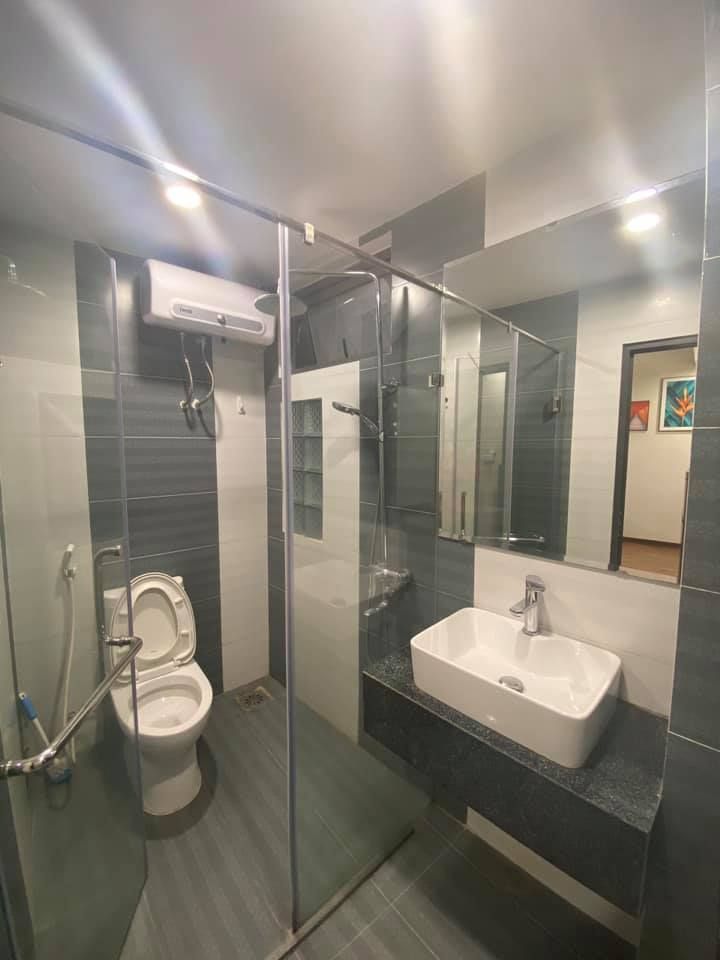 Cho Thuê căn studio Ngõ 445 Lạc Long Quân Tây Hồ Diện tích 30m2 Nội thất điều hoà nóng lạnh