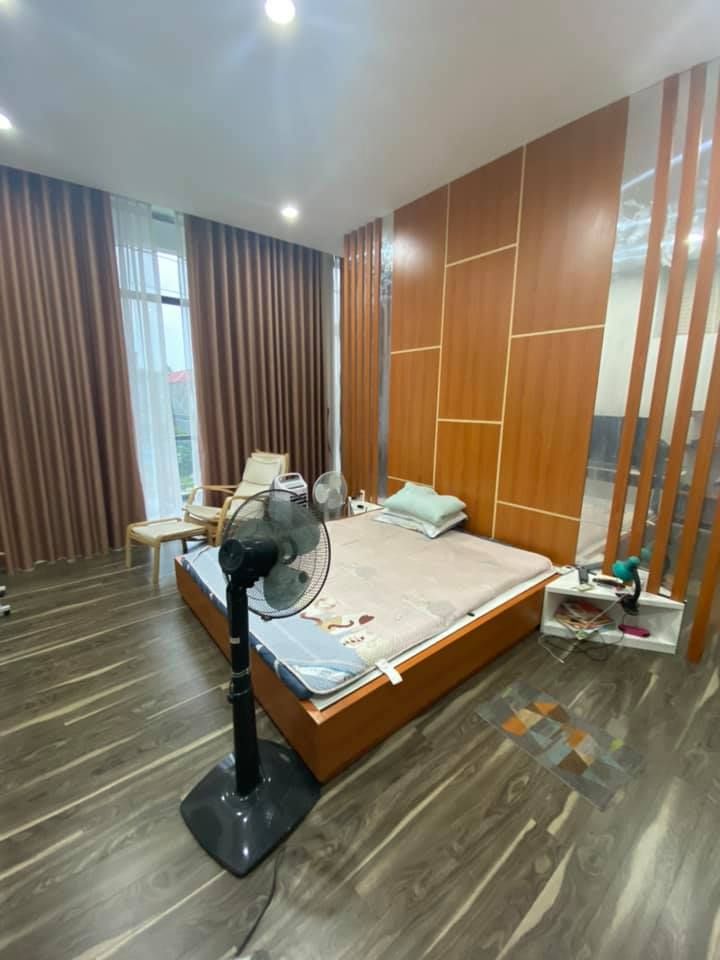 gia đình cần bán căn nhà cực đẹp mặt đường lớn đường Phố Hương, p. Trung Thành Thái Nguyên