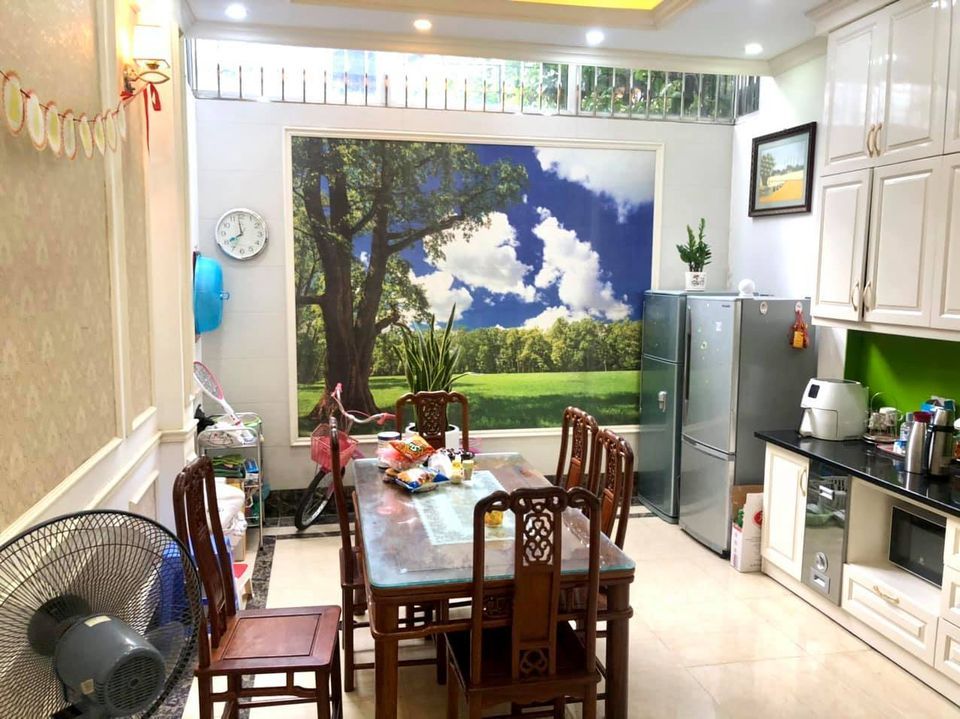 bán nhà Cầu giấy 80m2 5 tầng mặt tiền 4,5m oto vào nhà sổ đỏ chính chủ