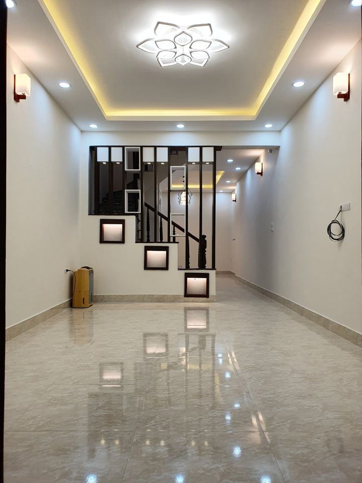 Bán gấp Mặt Phố Khương Đình Diện tích 73m2x 4,5 tầng mặt tiền 5,8m, 2 mặt thoáng