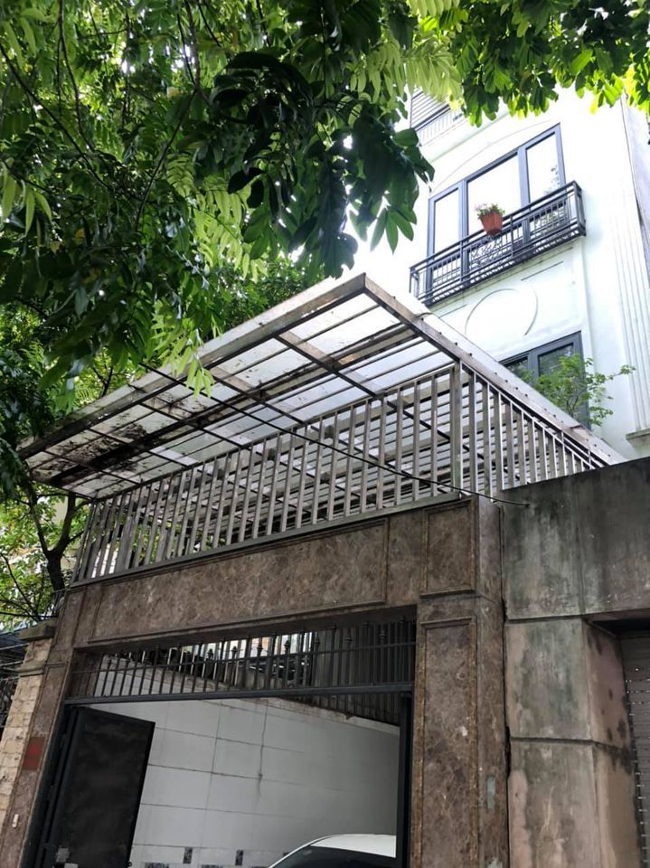 bán nhà Cầu giấy 80m2 5 tầng mặt tiền 4,5m oto vào nhà sổ đỏ chính chủ