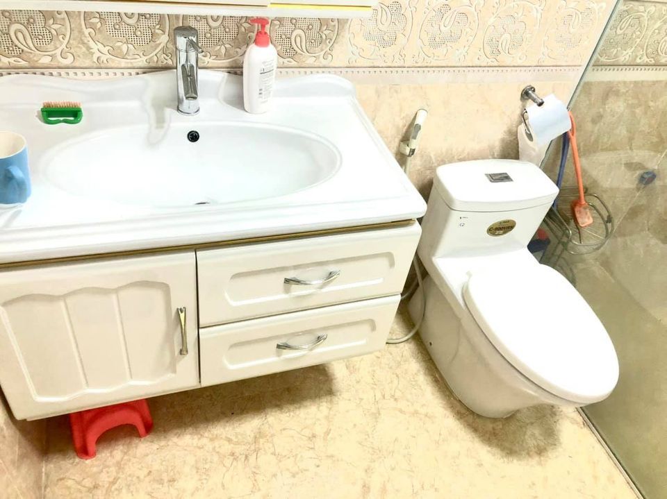 bán nhà Cầu giấy 80m2 5 tầng mặt tiền 4,5m oto vào nhà sổ đỏ chính chủ
