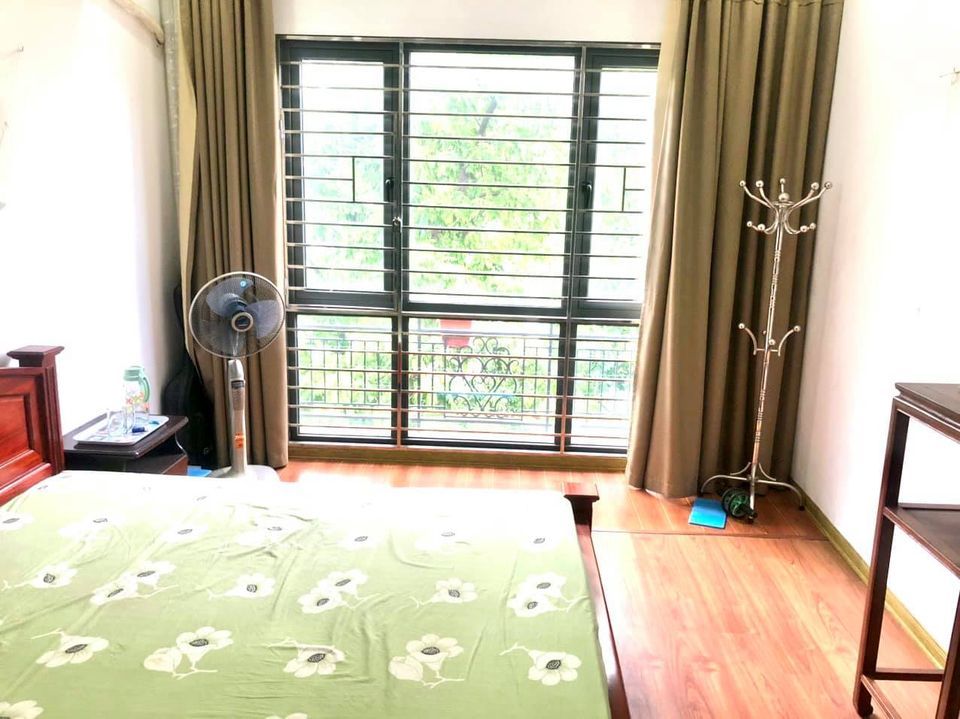 bán nhà Cầu giấy 80m2 5 tầng mặt tiền 4,5m oto vào nhà sổ đỏ chính chủ