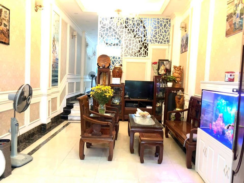 bán nhà Cầu giấy 80m2 5 tầng mặt tiền 4,5m oto vào nhà sổ đỏ chính chủ
