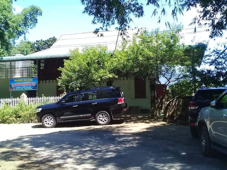 Bán Home stay nằm cạnh hồ ba khan. Có sẵn nhà và đang tiếp khách. 2ha400m có 400 thổ cư Giá 4.2 ty