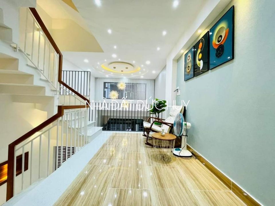 Bán nhà sau căn mặt tiền p11 Gò Vấp DT Khủng 4 x 13m đúc 1 lững 3 lầu sân thượng trước sau