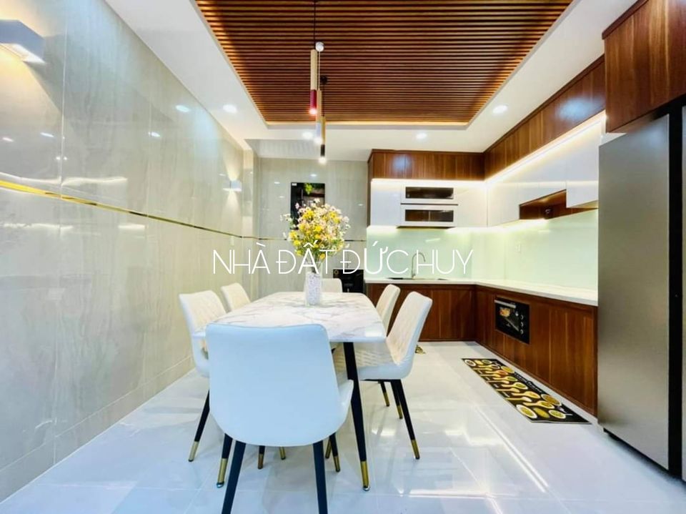 Bán nhà sau căn mặt tiền p11 Gò Vấp DT Khủng 4 x 13m đúc 1 lững 3 lầu sân thượng trước sau