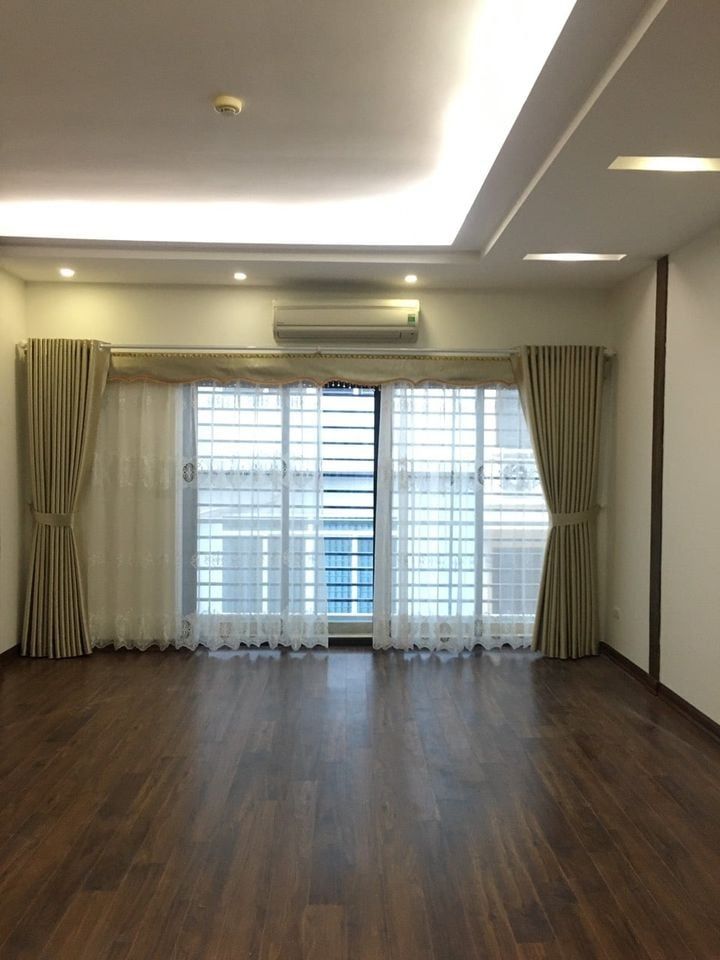 Bán gấp biệt thự Lạc Long Quân !!! Ô tô tránh, kinh doanh Ngõ thông, sổ nở hậu Diện tích 74m2