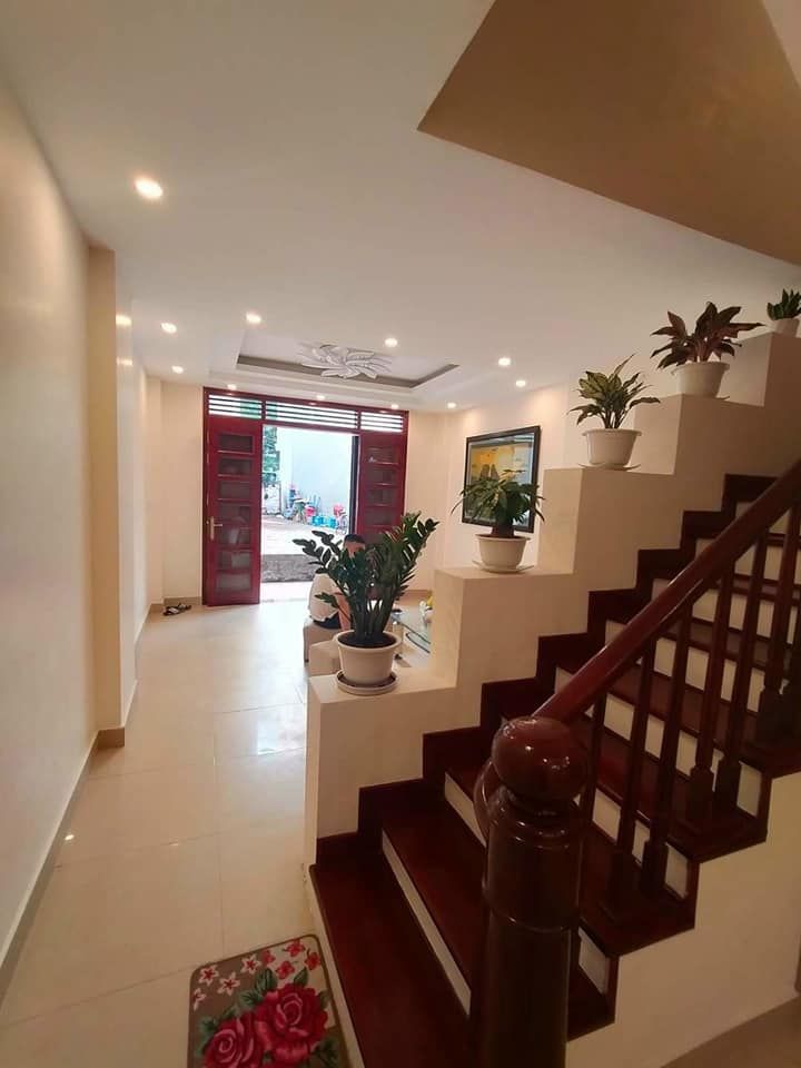 Gia đình cần bán gấp nhà phố Hồng Mai 35m2, trung tâm Hai Bà Trưng, nhà đẹp ở ngay, giá rẻ