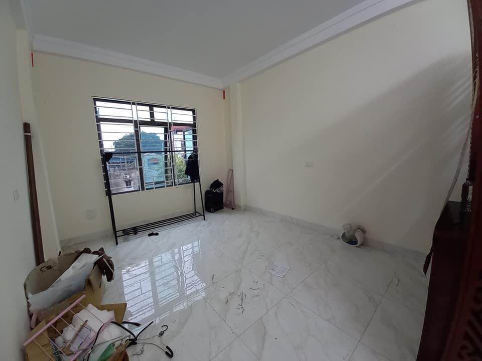 Bán nhà Đẹp Hữu Lê Thanh Trì 4 Tầng 2.7 Tỷ Ô Tô đõ cửa Tầng 01 Phòng khách