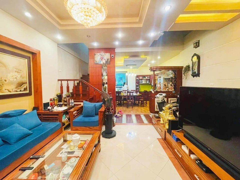 NHÀ ĐẸP HOÀNG QUỐC VIỆT PHÂN LÔ Ô TÔ TRÁNH KINH DOANH VĂN PHÒNG THÔNG SỐ HOA HẬU, SỔ VUÔNG