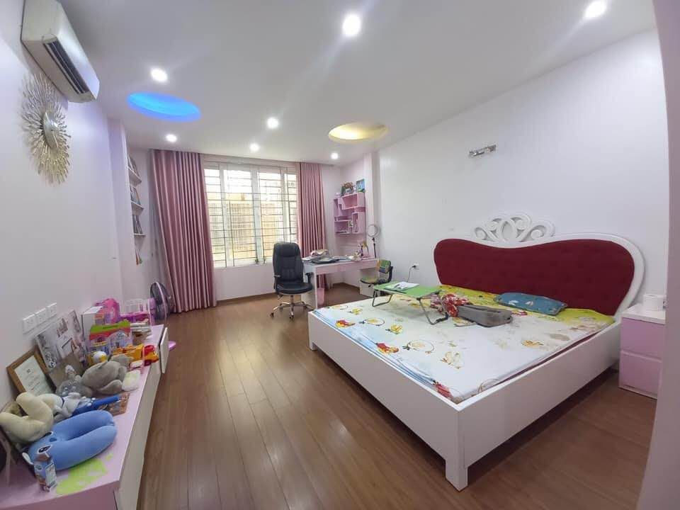 Bán nhà Đẹp Hữu Lê Thanh Trì 4 Tầng 2.7 Tỷ Ô Tô đõ cửa Tầng 01 Phòng khách