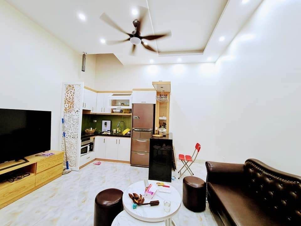 Bán nhà đẹp Bằng Liệt Hòng Mai 4 Tầng Giá 2t35 Tỷ .ô tô đỗ cửa T1 Phòng khách