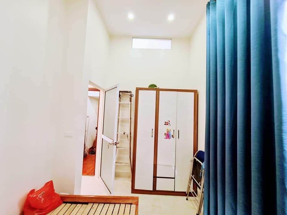 Bán nhà đẹp Bằng Liệt Hòng Mai 4 Tầng Giá 2t35 Tỷ .ô tô đỗ cửa T1 Phòng khách