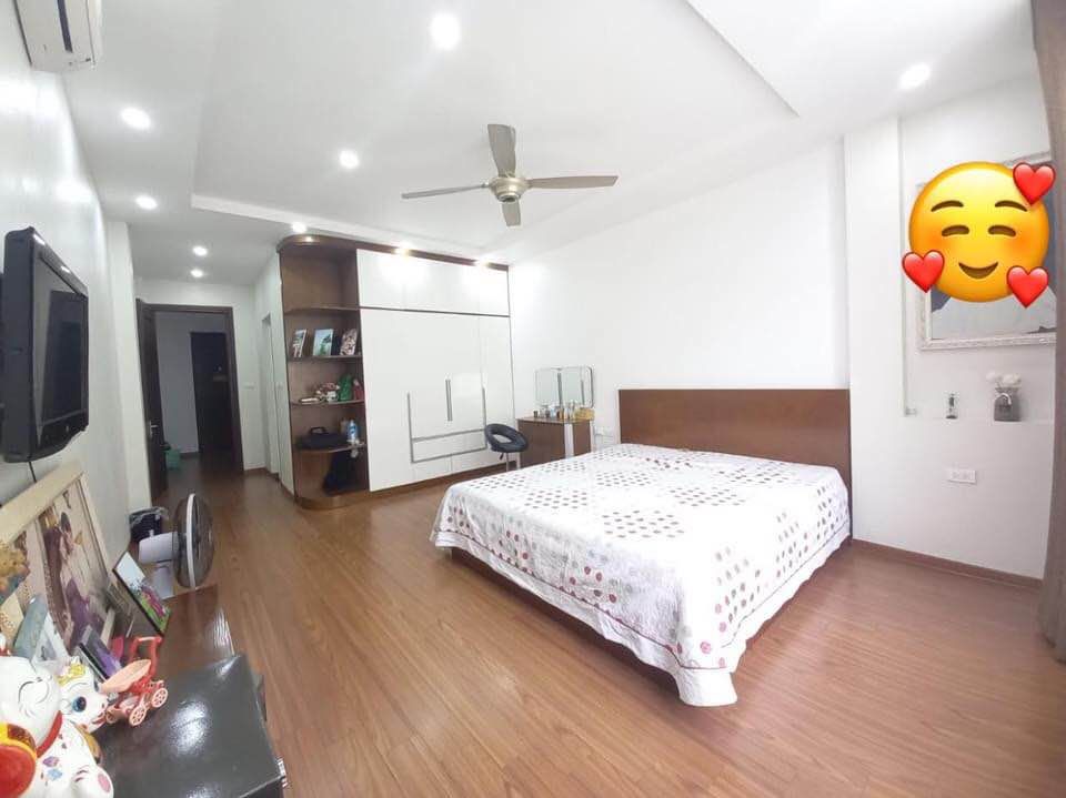 Bán nhà Đẹp Hữu Lê Thanh Trì 4 Tầng 2.7 Tỷ Ô Tô đõ cửa Tầng 01 Phòng khách