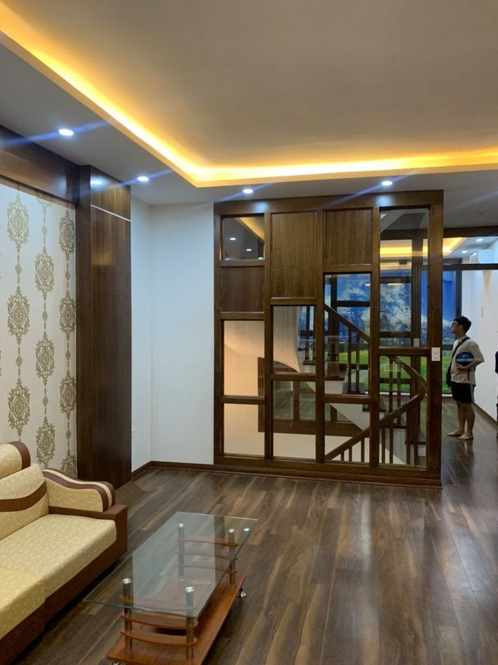 Bán nhà chính chủ mặt tiền Hoàng Quốc Việt Cầu Giấy 50m2, 5 tầng Mặt tiền 4,5m nhà phân lô ô tô vào