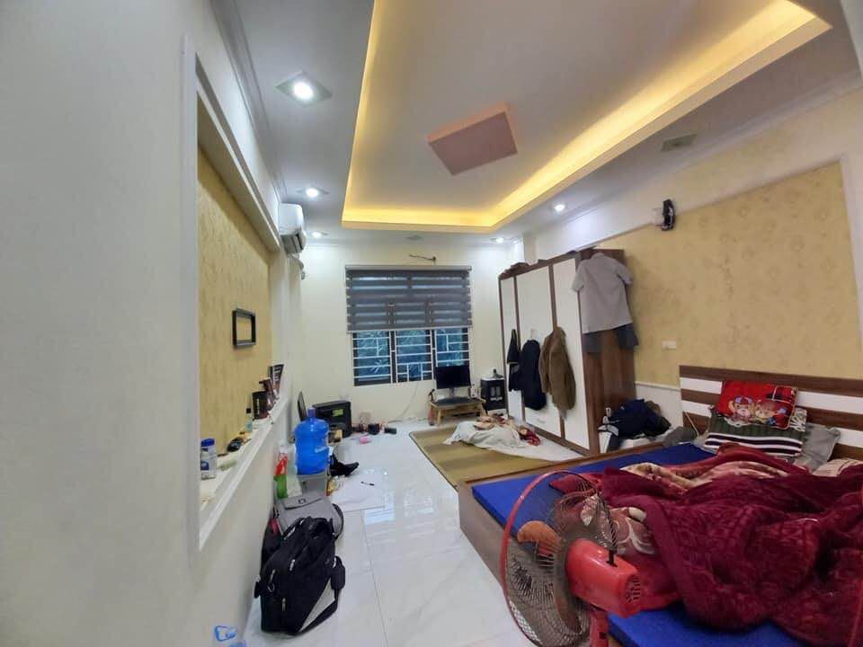Bán nhà Đẹp Hữu Lê Thanh Trì 4 Tầng 2.7 Tỷ Ô Tô đõ cửa Tầng 01 Phòng khách