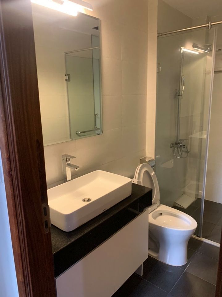 Bán nhà chính chủ mặt tiền Hoàng Quốc Việt Cầu Giấy 50m2, 5 tầng Mặt tiền 4,5m nhà phân lô ô tô vào