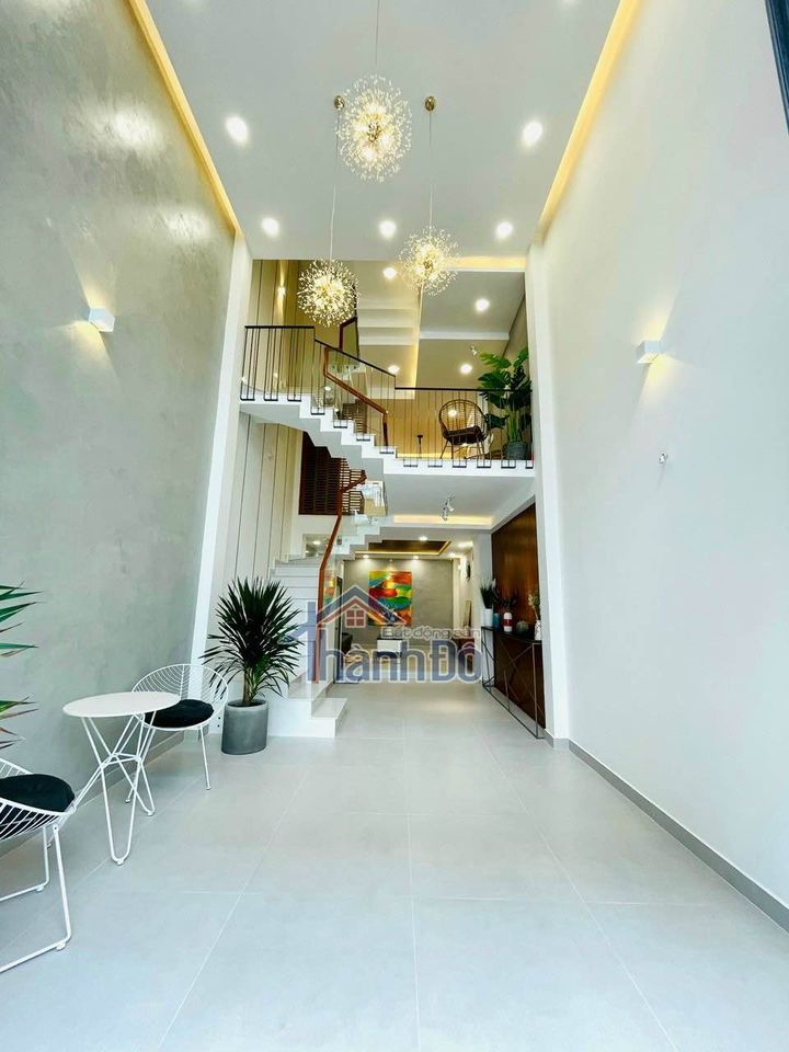 NHÀ PHỐ HIỆN ĐẠI NGAY TRUNG TÂM P9 GÒ VẤP - NHÀ FULL NỘI THẤT. - Diện tích : 4M x 14M