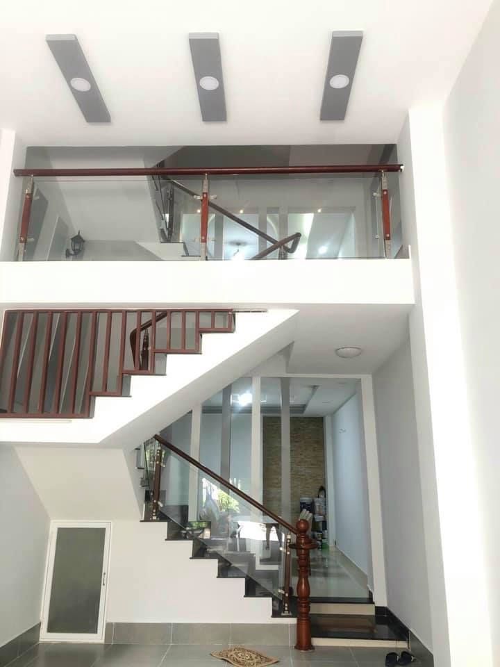 Bán Nhà mặt tiền đường số 3 ngay chợ tân Mỹ quận 7. DT: 4 x 15m, giá 11.2 tỷ, đường 8m.