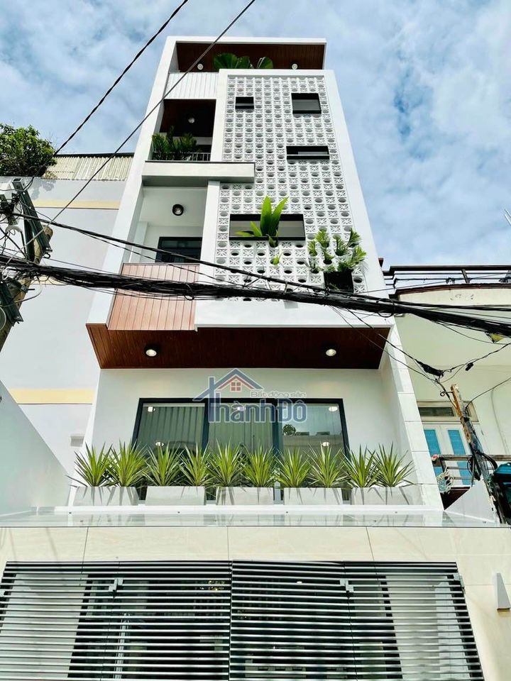 NHÀ PHỐ HIỆN ĐẠI NGAY TRUNG TÂM P9 GÒ VẤP - NHÀ FULL NỘI THẤT. - Diện tích : 4M x 14M