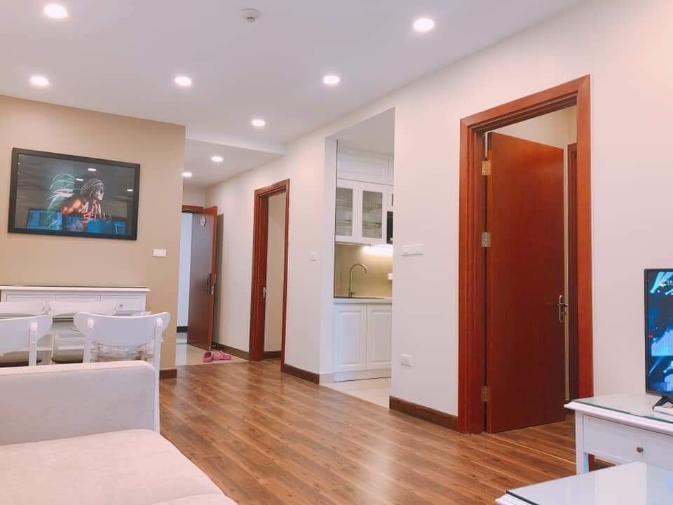 GOLMARK EM LẠI RA CĂN HỘ cho thuê tiểu học 2 phòng ngủ 2 vệ sinh 1 khách full đồ