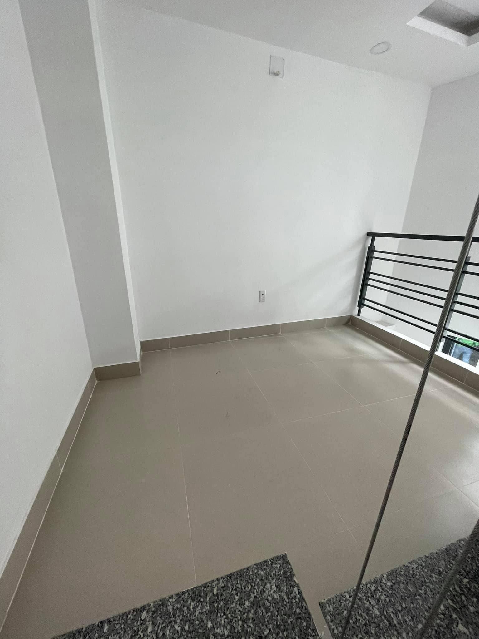 Cần bán gấp nhà 5 tầng hẻm 120 Thích Quảng Đức 4.8 tỷ.