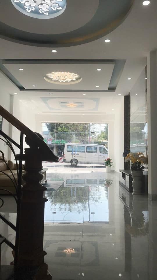 Bán nhà mặt tiền Nguyễn thị Minh Khai mới xây kế bên cổng chợ Bình Điềm và trường TH Phú Hoà 2