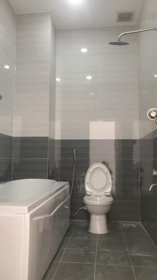 Bán nhà mặt tiền Nguyễn thị Minh Khai mới xây kế bên cổng chợ Bình Điềm và trường TH Phú Hoà 2