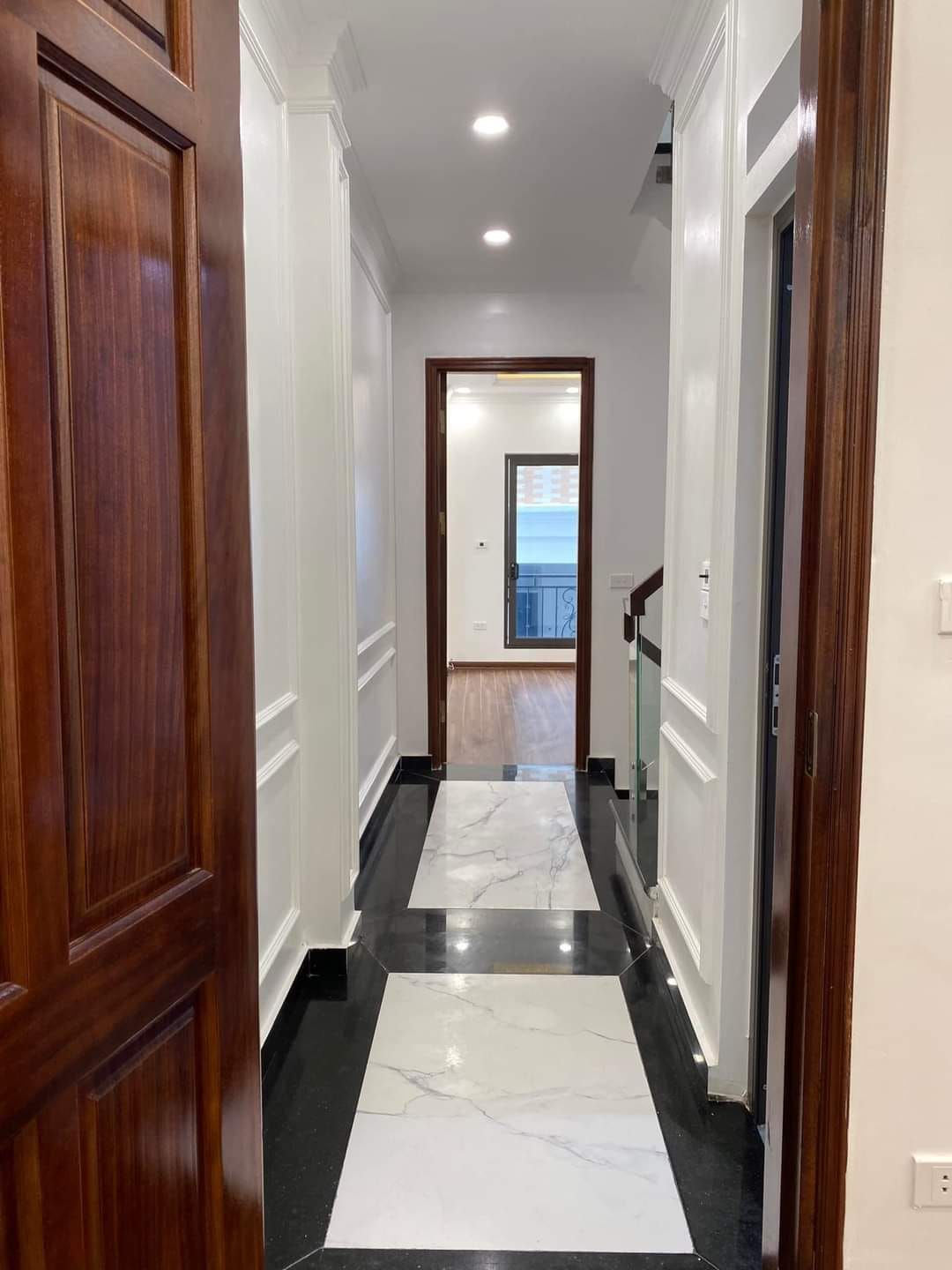 Bán nhà chính chủ quận Thanh Xuân Ô tô qua nhà DT 45m2 MT 3.8m Anh chị vui lòng LH 0977752057