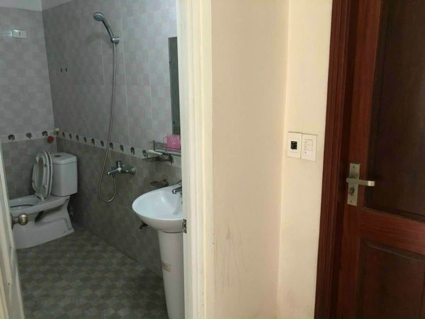 CC cần bán gấp căn nhà 3 tầng 102 m2 đường trước nhà rộng 4m vuông vắn phường Thanh Bình Tphd