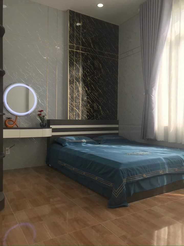 Bán nhà mặt tiền Nguyễn thị Minh Khai mới xây kế bên cổng chợ Bình Điềm và trường TH Phú Hoà 2