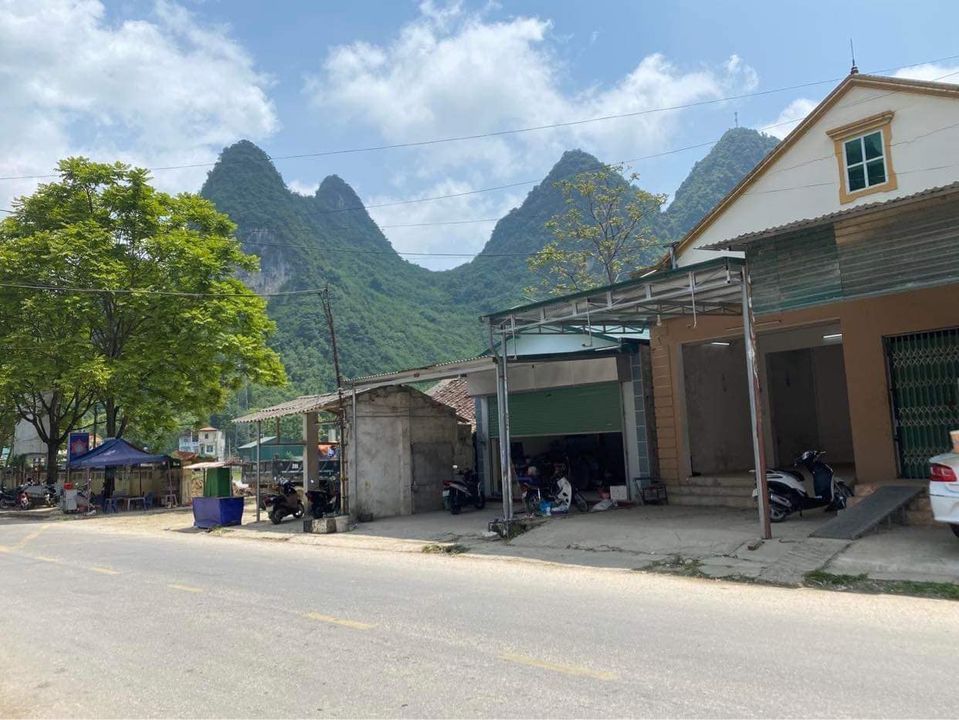 Cho Thuê Căn nhà cấp 4 mặt đường chính Quảng Trường thị trấn Quảng Uyên Diện tích 5,2x28m (160m2)
