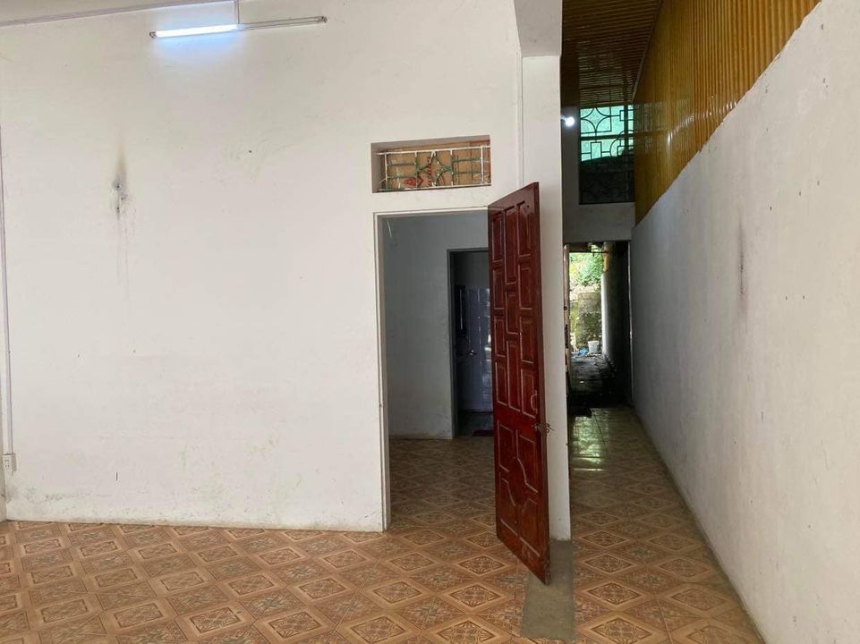 Cho Thuê Căn nhà cấp 4 mặt đường chính Quảng Trường thị trấn Quảng Uyên Diện tích 5,2x28m (160m2)