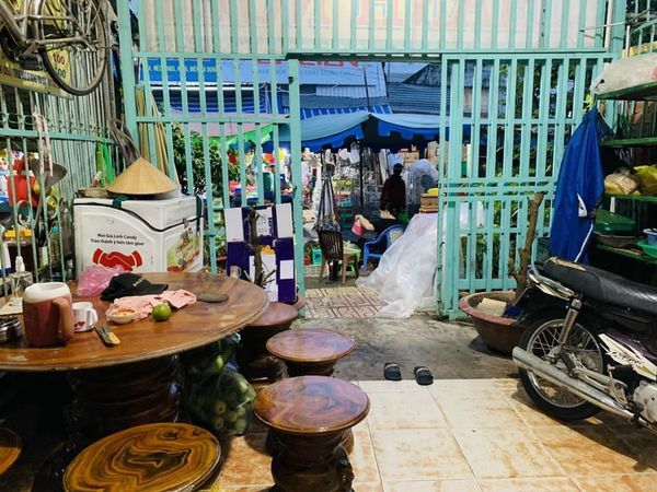 BÁN NHÀ GÁC LỮNG TRONG CHỢ PHƯỜNG 8, TP CÀ MAU Đường Trần Văn Ơn 4m x 16m. Thổ cư, sổ hồng