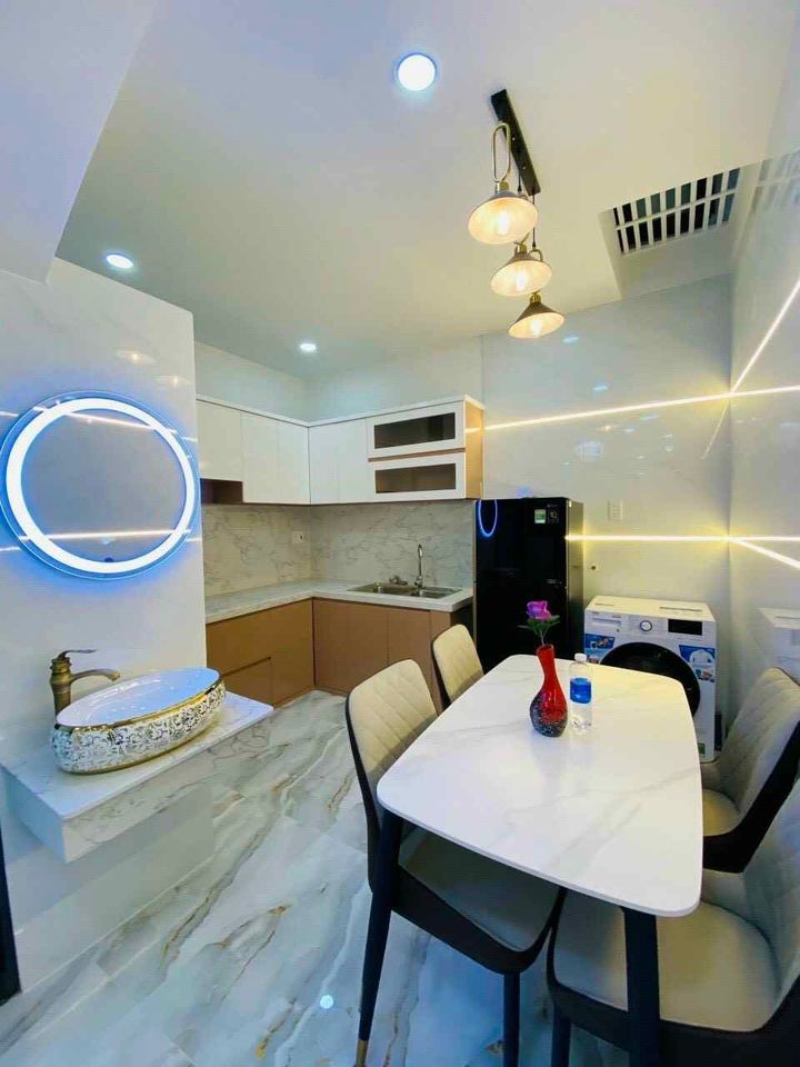 Cần bán căn nhà 252/PHẠM VĂN CHIÊU, P.9, GV Nhà trệt, lầu, 2 phòng ngủ, 2 toilet, giếng trời