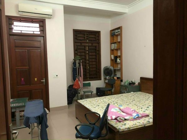 CC cần bán gấp căn nhà 3 tầng 102 m2 đường trước nhà rộng 4m vuông vắn phường Thanh Bình Tphd