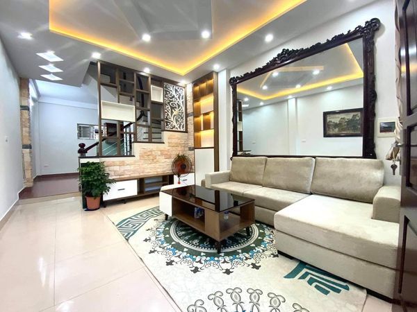 Bán gấp nhà Nguyễn Chí Thanh - Q. Đống Đa , giá 5,4 ở ngay Vị trí đẹp cách phố 50m