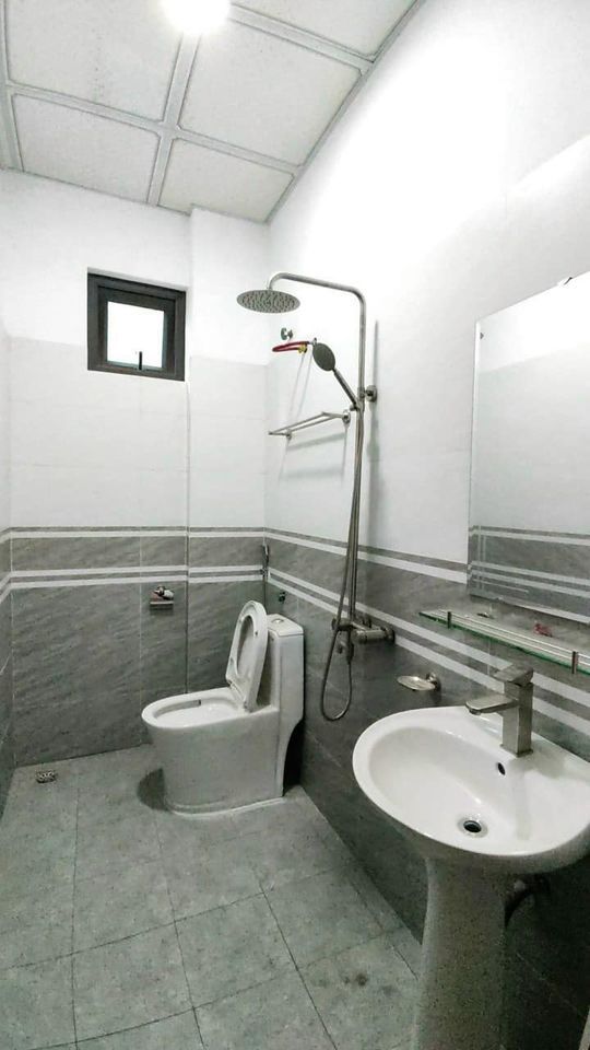 CC gửi bán nhà 3 tầng hướng Tây mới xây tại TP Hải Dương Ô tô đỗ cửa Ngõ 166 Vũ Hựu p. Thanh Bình