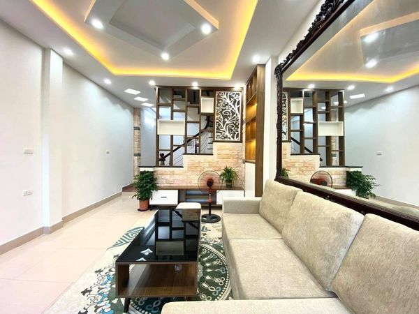 Bán gấp nhà Nguyễn Chí Thanh - Q. Đống Đa , giá 5,4 ở ngay Vị trí đẹp cách phố 50m
