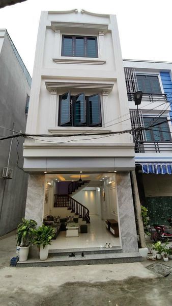 CC gửi bán nhà 3 tầng hướng Tây mới xây tại TP Hải Dương Ô tô đỗ cửa Ngõ 166 Vũ Hựu p. Thanh Bình