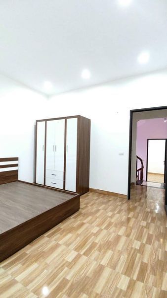 CC gửi bán nhà 3 tầng hướng Tây mới xây tại TP Hải Dương Ô tô đỗ cửa Ngõ 166 Vũ Hựu p. Thanh Bình